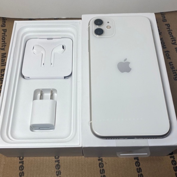 iPhone 11 - Picture 1 of 3